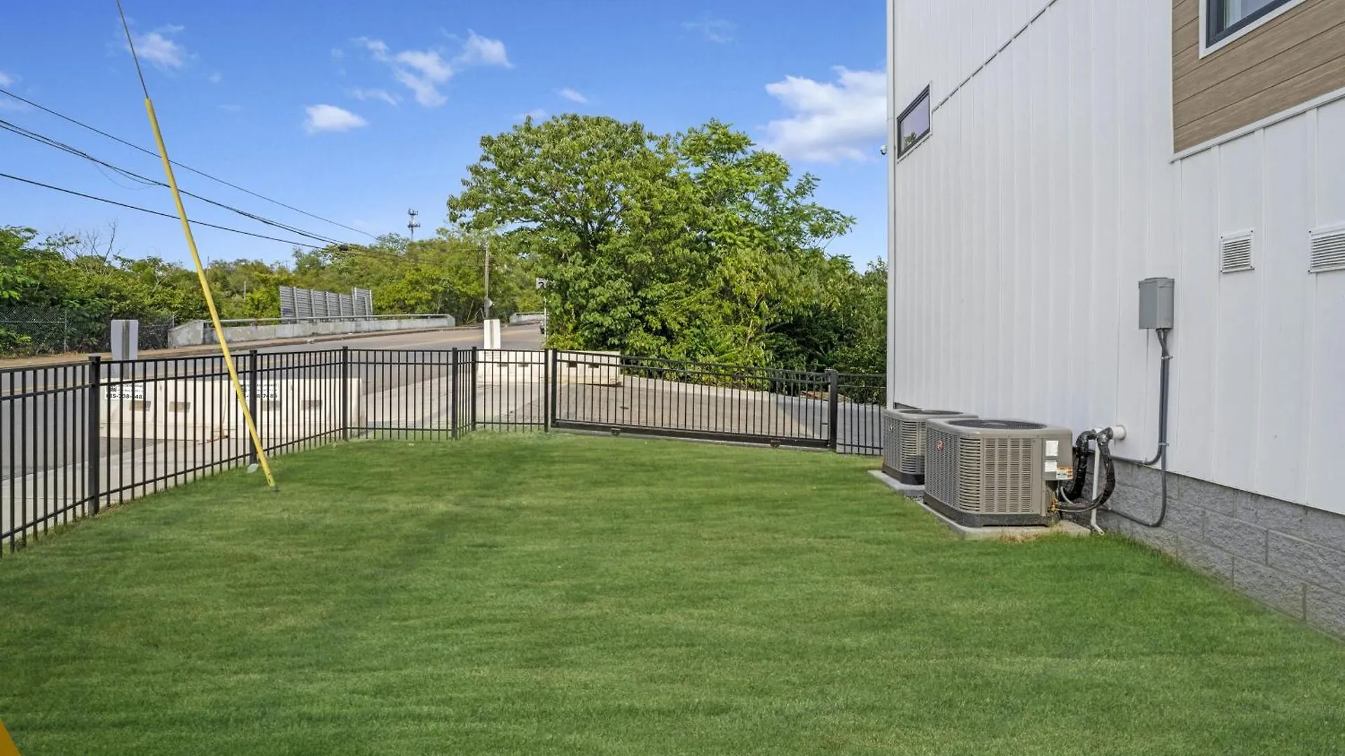 Luxe-High Note-Rooftop Hot Tub-3 Mins To Broadway Nashville 0*,  United States