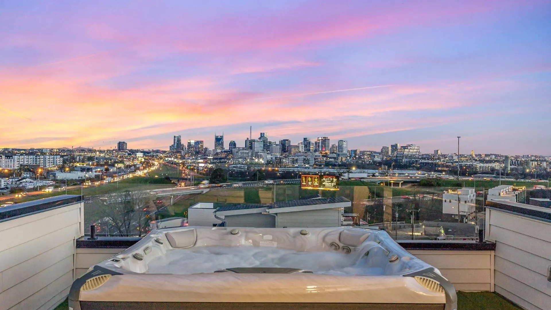 Luxe-High Note-Rooftop Hot Tub-3 Mins To Broadway Nashville
