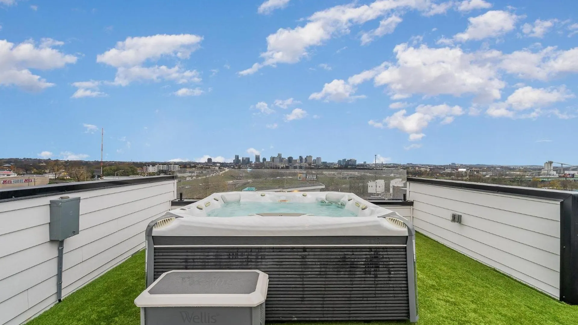 Holiday home Luxe-High Note-Rooftop Hot Tub-3 Mins To Broadway Nashville United States