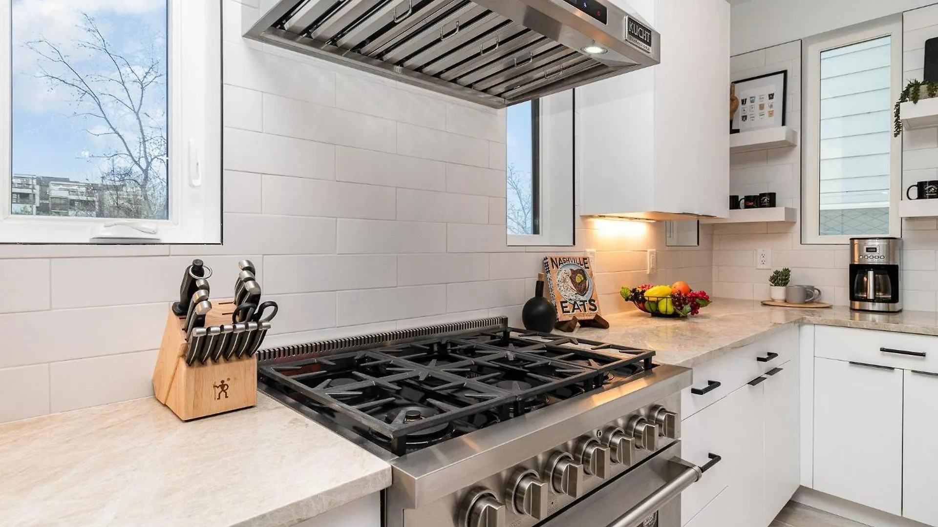 Holiday home Luxe-High Note-Rooftop Hot Tub-3 Mins To Broadway Nashville